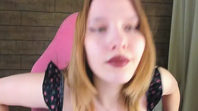LiliLinn Chat XXX live