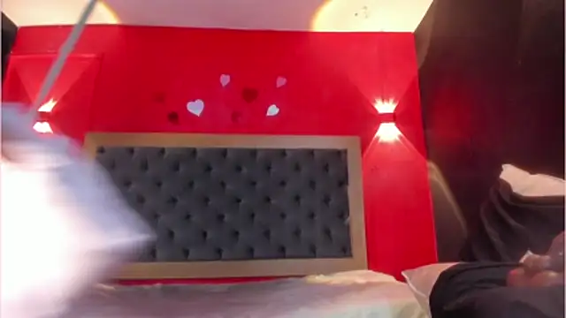 YayaHilton Adlı Modelin Canlı XXX Sohbeti
