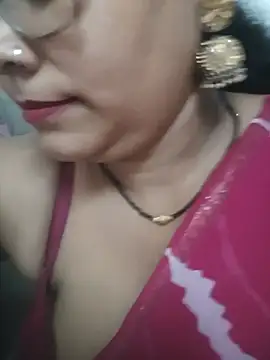 Show modela Nyra-23 na web-kameri