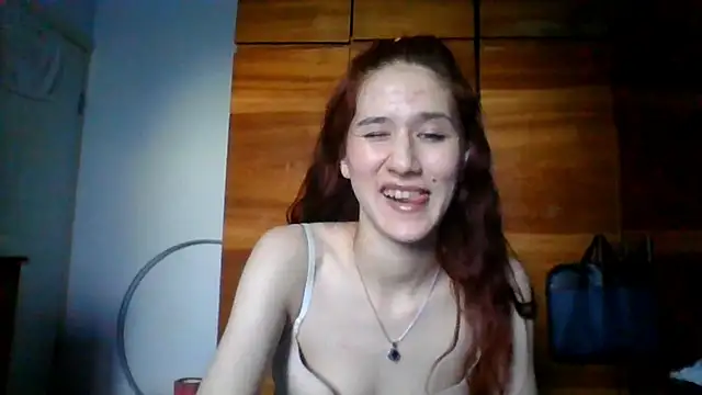 NickiKisinger Adlı Modelin Canlı XXX Sohbeti