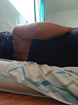 ExoticDarkDoll Show in webcam