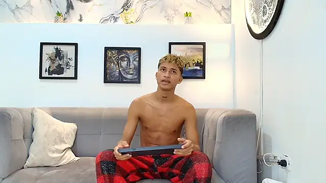GOLD_BOYS Adlı Modelin Canlı XXX Sohbeti
