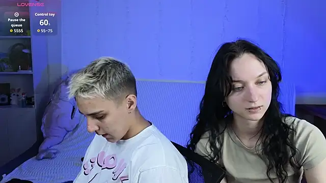 LuxuryLoverss webcam show