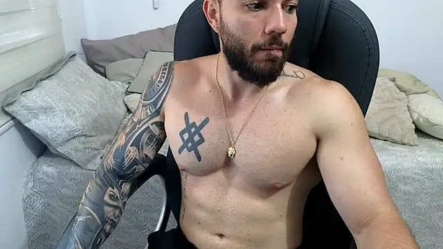 Isaac_Carter Show in webcam