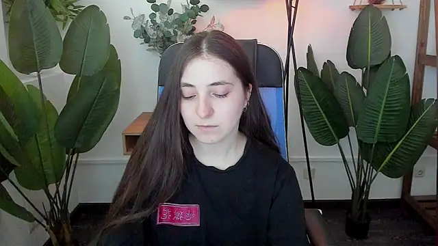 VirtuallVoyant's Live XXX Chat