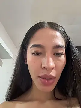 JuliaaVega Adlı Modelin Canlı XXX Sohbeti