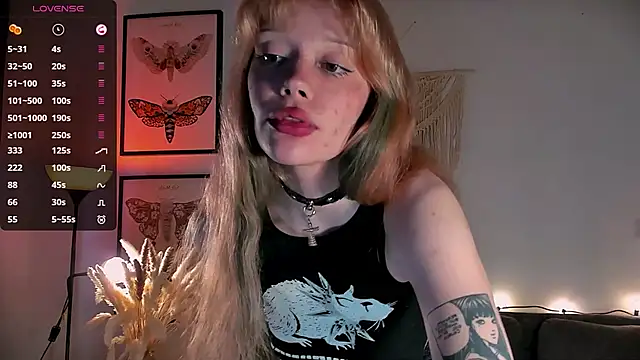 boobsybootie: онлайн-секс-чат
