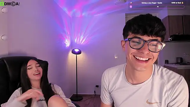Mikeyvioleta_ élő XXX-chatje