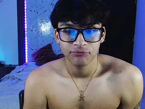 Mr_yisuzz Chat XXX live