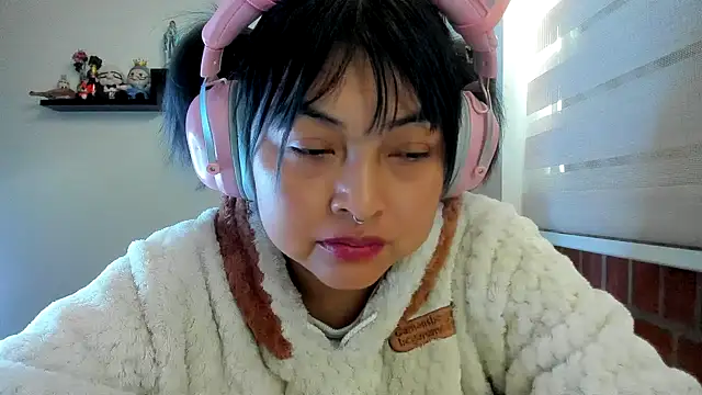 Shaddycute_ Show in webcam