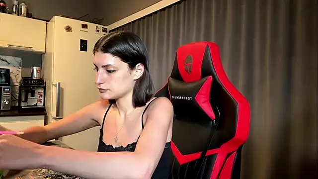 MichelleNicolee: διαδικτυακό σόου στην κάμερα