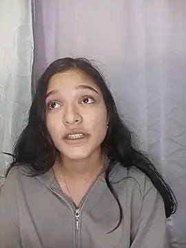 Sweet_Innocence_ élő XXX-chatje