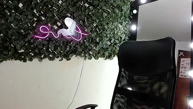 DestinyHills – Naživo XXX chat