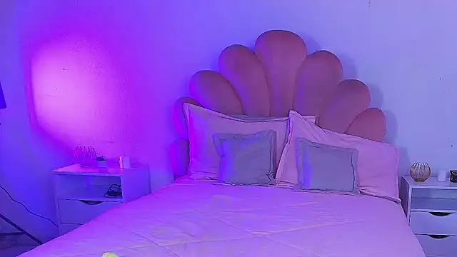 Czat XXX na żywo – MiaColucci18