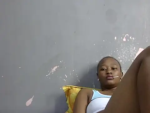 Petite_Ebony10: онлайн-секс-чат