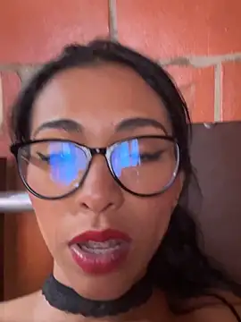 Emma__cumlovee Show in webcam
