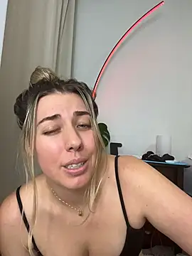 Show modela Aussielulu na web-kameri