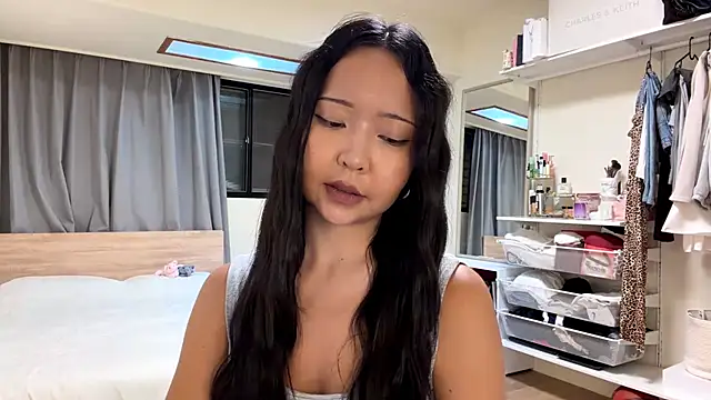 JaninaVolek Show in webcam