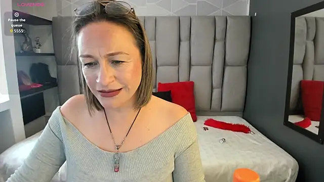 Charlot_milf Chat XXX in diretta