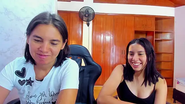 Soffy_and_Emily Pertunjukan Webcam