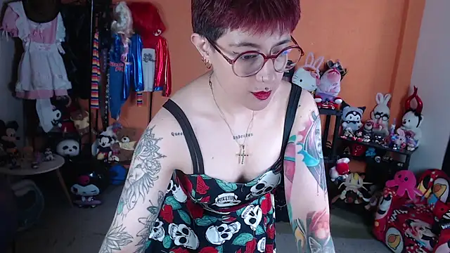 Chat +18 de MissMiia2 ao vivo