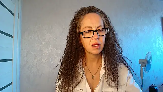 LioraWeiss Chat XXX live