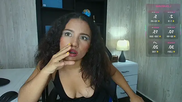 TamaraaHoney: онлайн-секс-чат