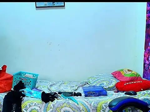 Karol_naughty Adlı Modelin Canlı XXX Sohbeti