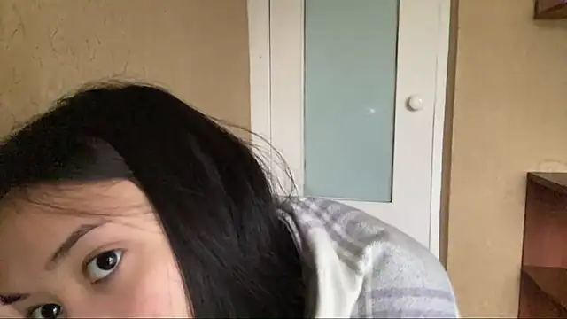 YourMiIa's Live XXX Chat