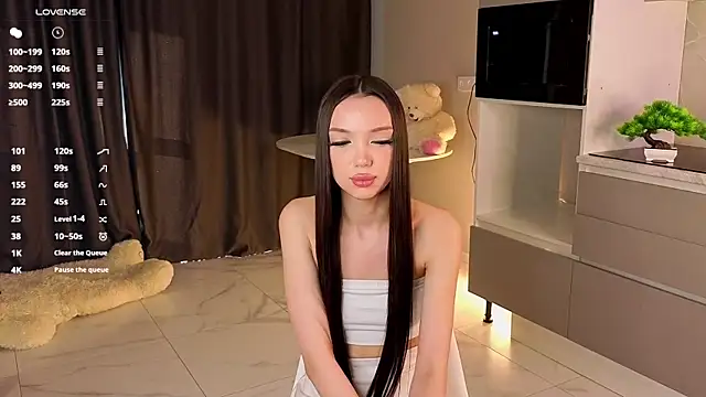 LunaLurk webcam show