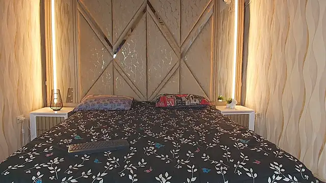 Hotcouple_222's Webcam Show