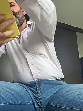 Pokazy przed kamerką – Hairy_Dad86