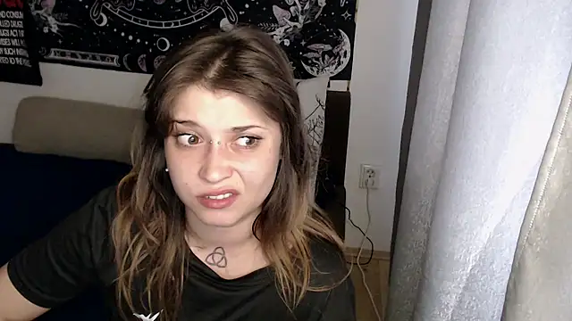 AlienforTwenty's Live XXX Chat