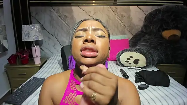 Niyirey1's Live XXX Chat