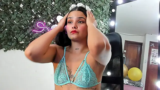 XXX chat uživo modela DestinyHills