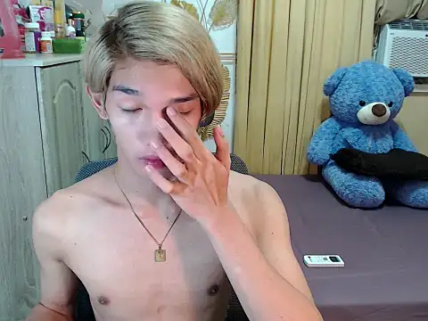 urasian_john18 Pertunjukan Webcam
