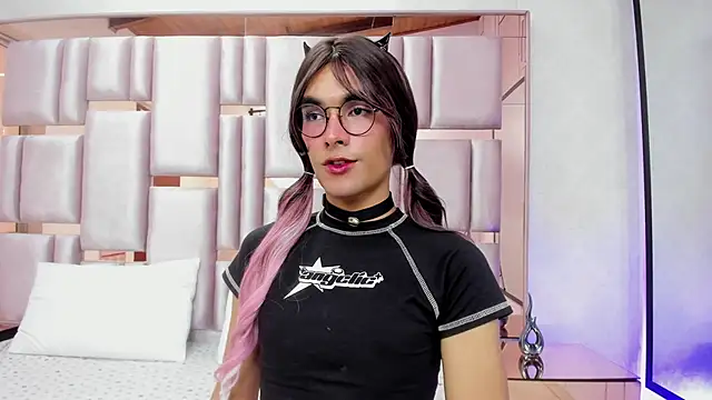 MiaBuny Show in webcam