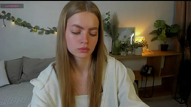 HoneyEmilly's Live XXX Chat