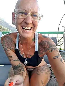 Živý XXX chat Emma_Milf25