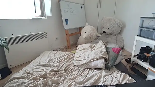 CeriseLapine Pertunjukan Webcam