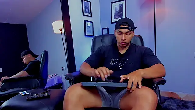 ronnie_crafored: вебкам-шоу