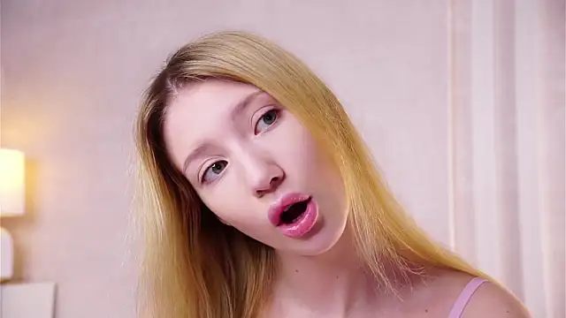 SunnivaCovil live XXX chat