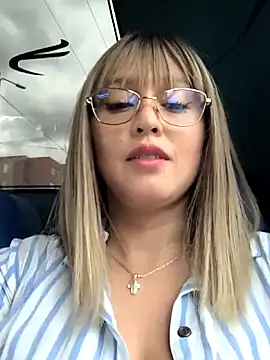 Katy__A Adlı Modelin Canlı XXX Sohbeti