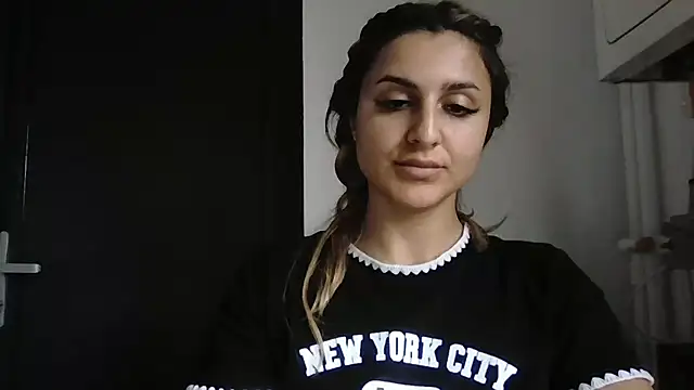 NicolePlay Chat XXX in diretta