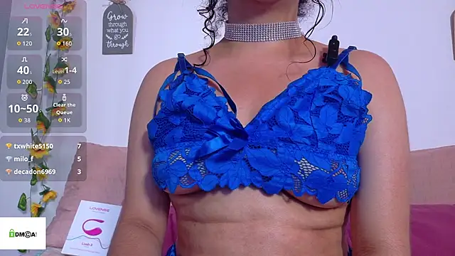 Chat +18 de emiily_curly ao vivo