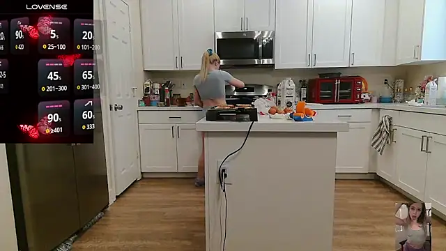 Blondiewithanass' Live XXX Chat