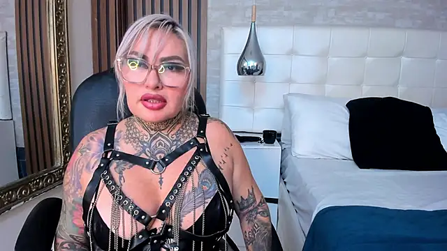 ArianaMora XXX чат на живо