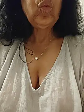 צ'אט XXX בשידור חי של NakedMILFx