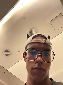 Andres_boy252 即時 XXX 聊天