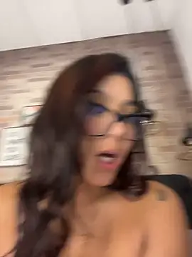 CherrySmirkXXX: διαδικτυακό σόου στην κάμερα